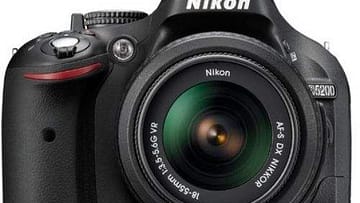 Nikon D5200 Digital SLR with 18-55mm Lens Kit [24.1 Megapixel, WiFi, Black]