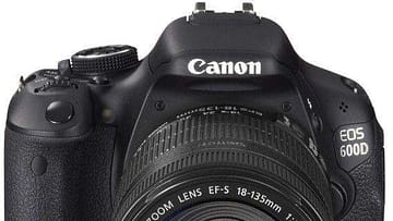 Canon EOS 600D 18-135mm Lens Kit (18 Megapixels, DSLR Camera, Black)